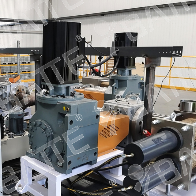 Hot melt adhesive melt pump and screen changer