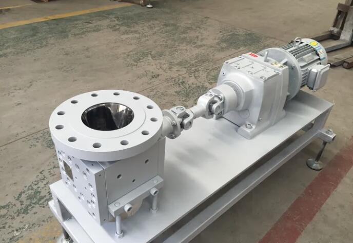Melt gear pump for reaction kettle