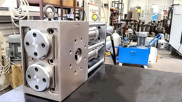 double column screen changer in extruder