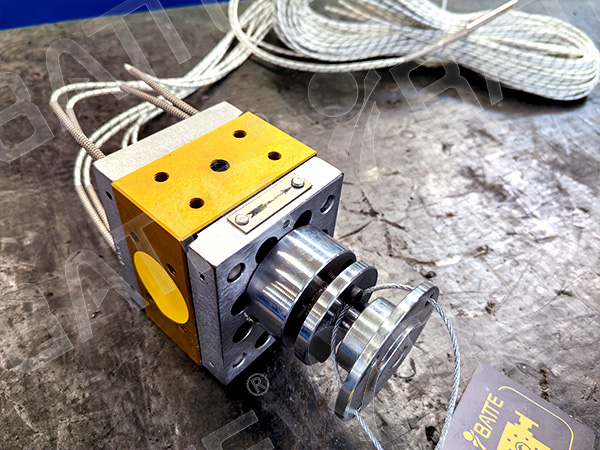 Micro melt pump