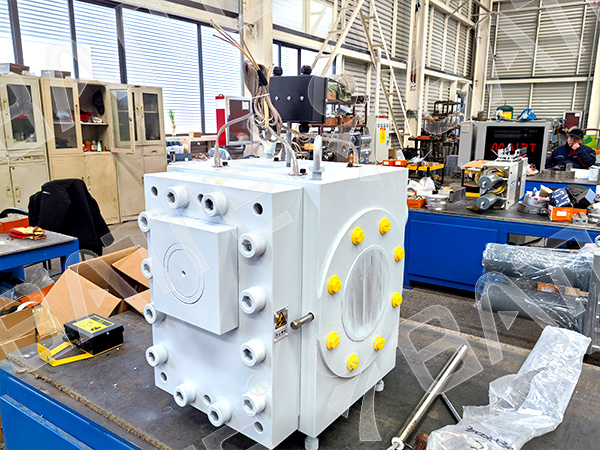 polymer melt pump