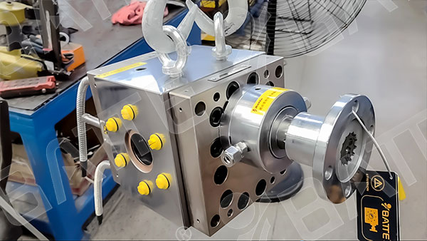 Polymer melt pump